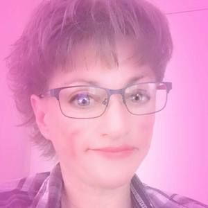 Meet your Posher, Dee